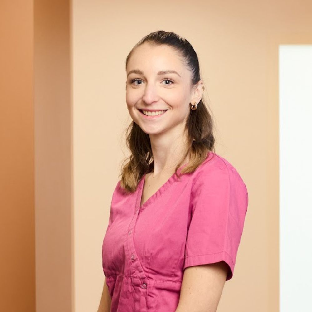 Dr Alexandru BARNA - Dentiste Granville - Assistante dentaire