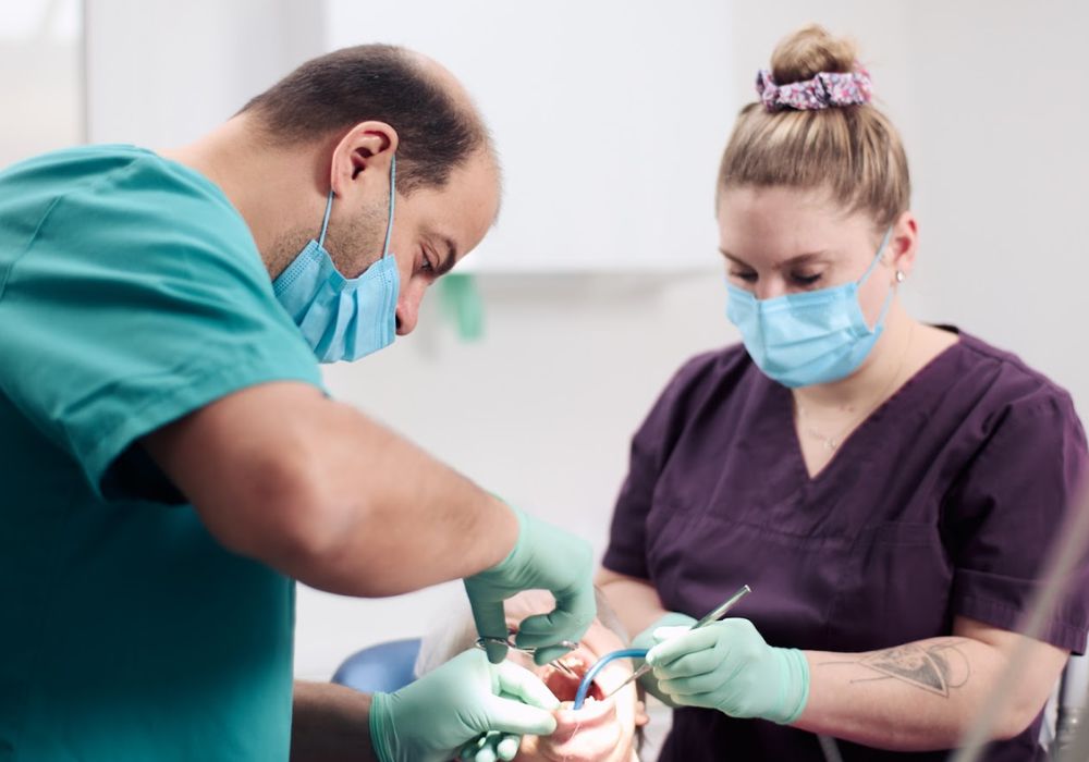 Dr Alexandru BARNA - Dentiste Granville - Soins dentaires