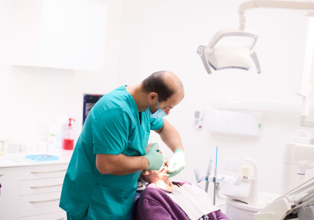 Dr Alexandru BARNA - Dentiste Granville - Soins dentaires