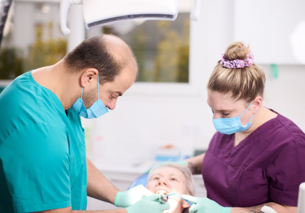 Dr Alexandru BARNA - Dentiste Granville - Soins dentaires