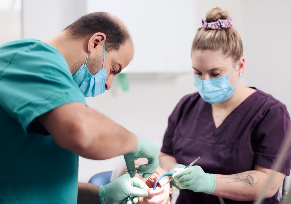 Dr Alexandru BARNA - Dentiste Granville - Soins dentaires